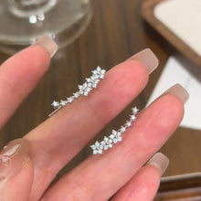 Load image into Gallery viewer, Flower Stud Earrings
