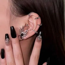 Load image into Gallery viewer, Dark Spider Ear Cuff Bone Clip

